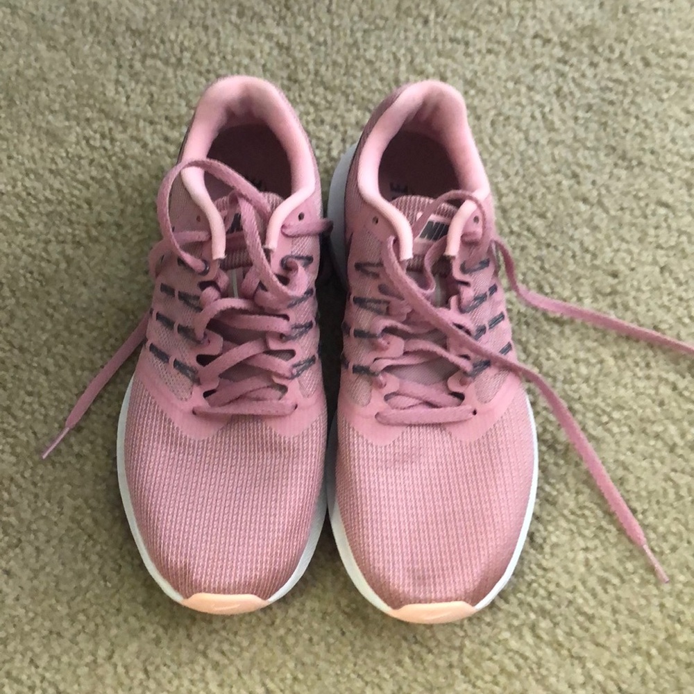 Nike women’s pink sneakers size 8